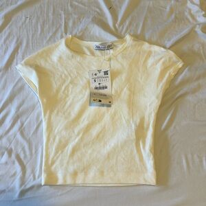 Zara new with tags, never worn, white crop top, stretchy, size small